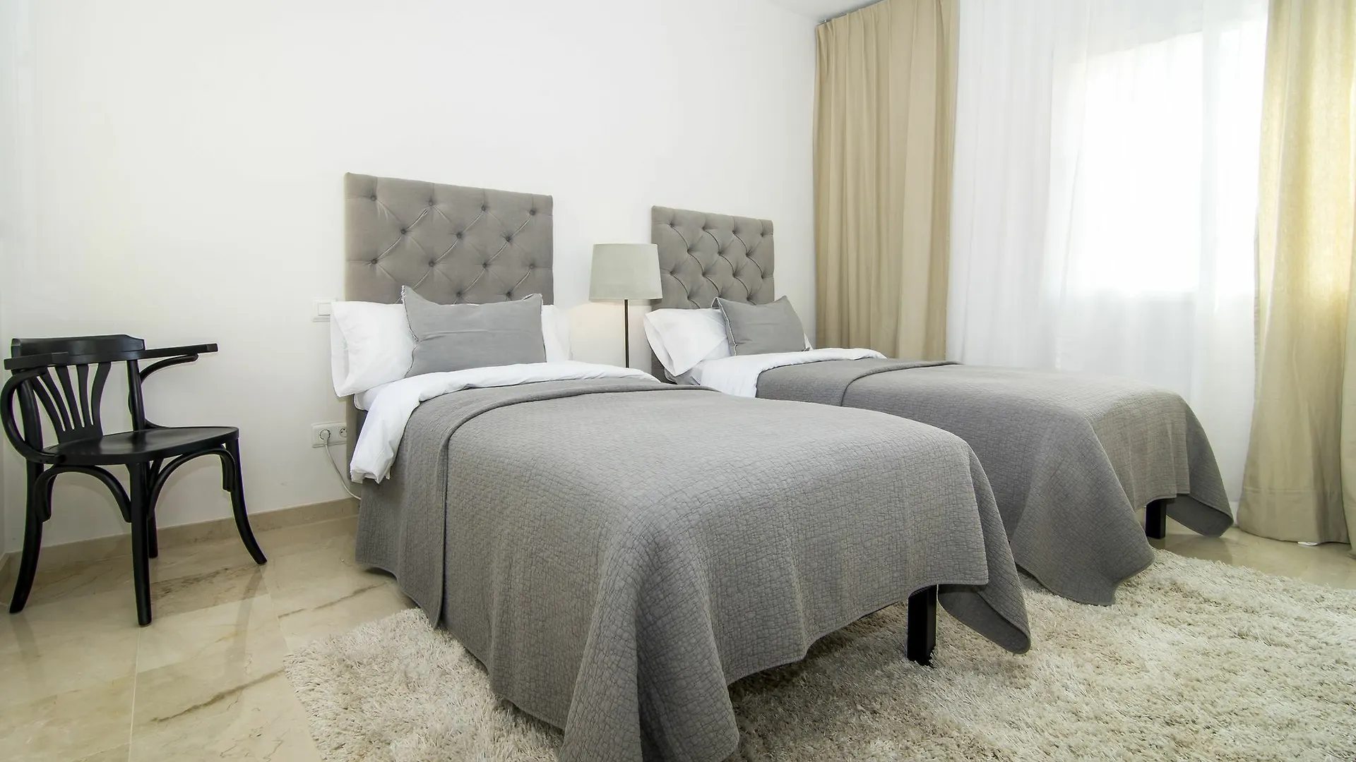 Apartment Las Brisas Pueblo - Roomsevice Марбелья