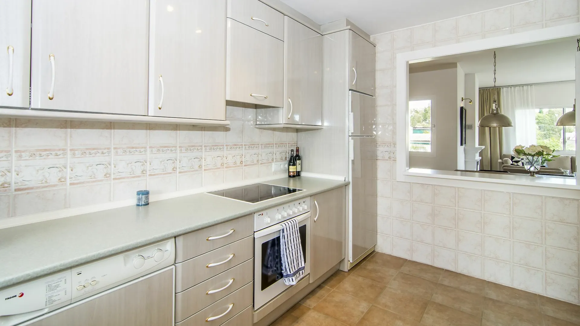 מארבלה Apartment Las Brisas Pueblo - Roomsevice 0*,  ספרד